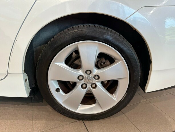 toyota-prius-bensin-2013-big-31