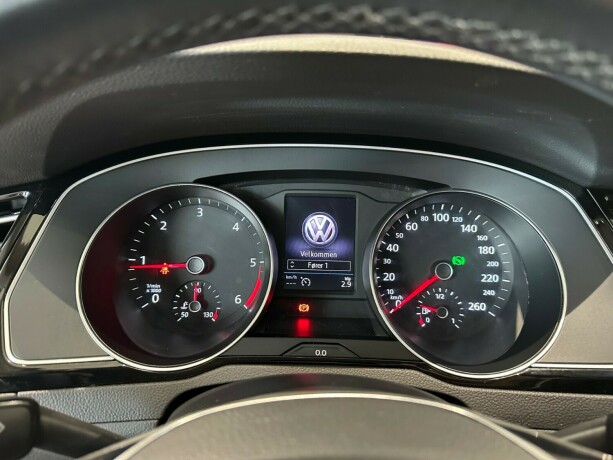 volkswagen-passat-diesel-2017-big-24