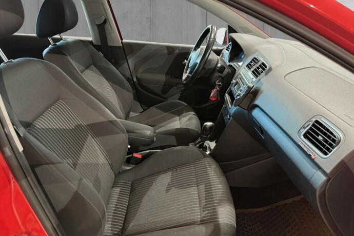 volkswagen-polo-diesel-2011-big-11