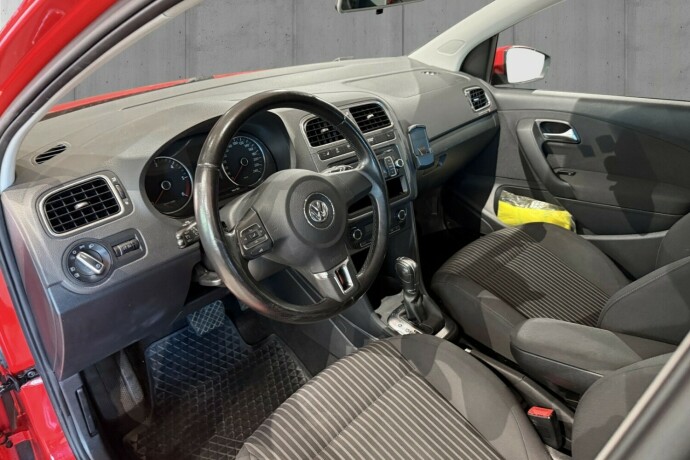 volkswagen-polo-diesel-2011-big-13