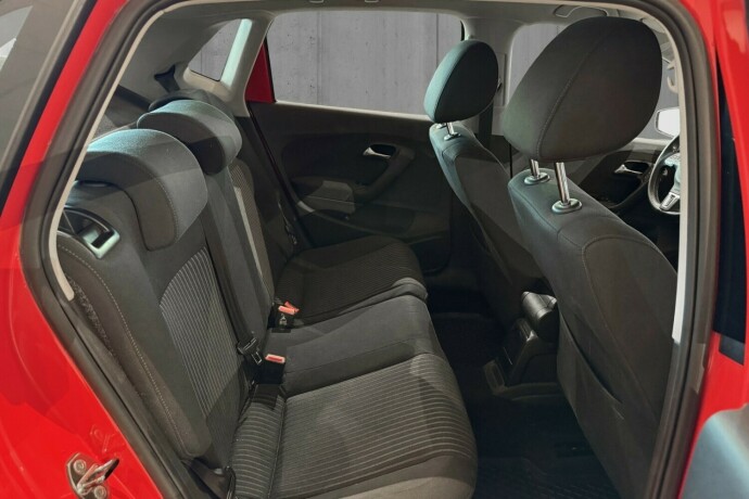 volkswagen-polo-diesel-2011-big-19