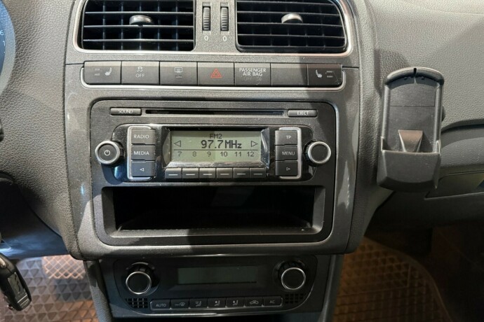 volkswagen-polo-diesel-2011-big-25