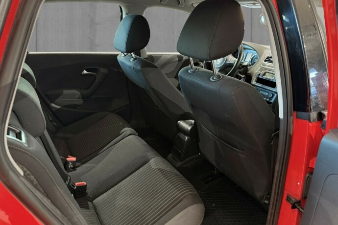 volkswagen-polo-diesel-2011-big-14