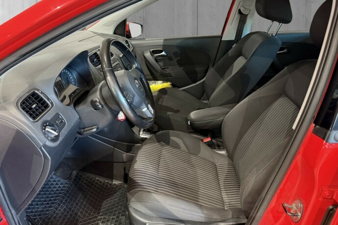 volkswagen-polo-diesel-2011-big-8