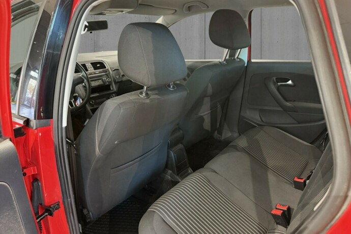 volkswagen-polo-diesel-2011-big-15