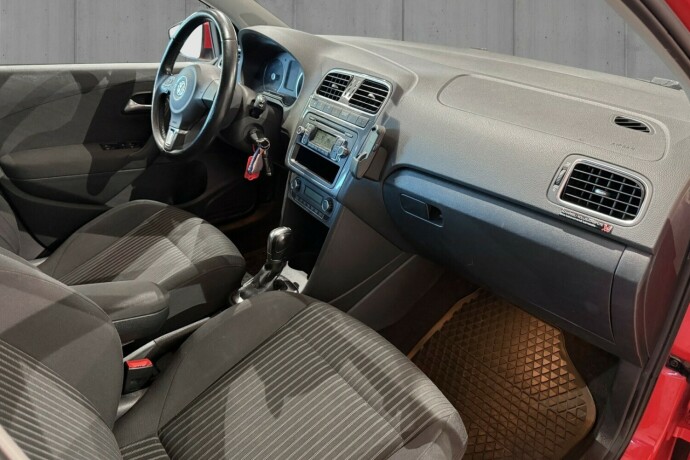 volkswagen-polo-diesel-2011-big-12