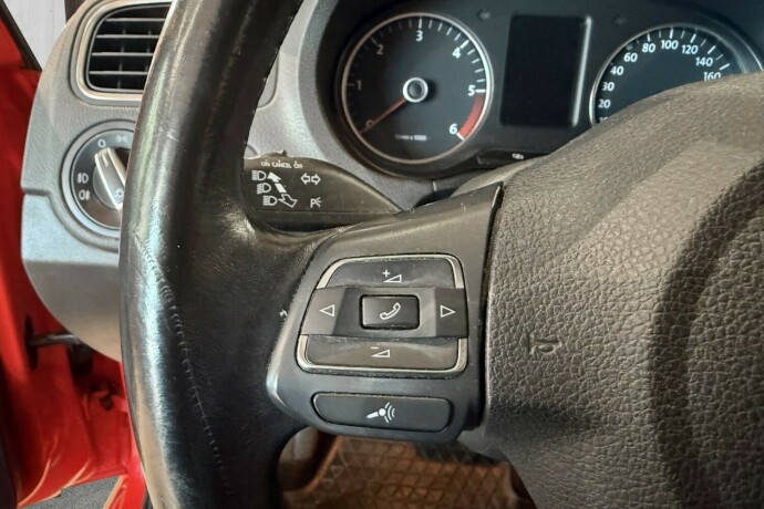 volkswagen-polo-diesel-2011-big-24