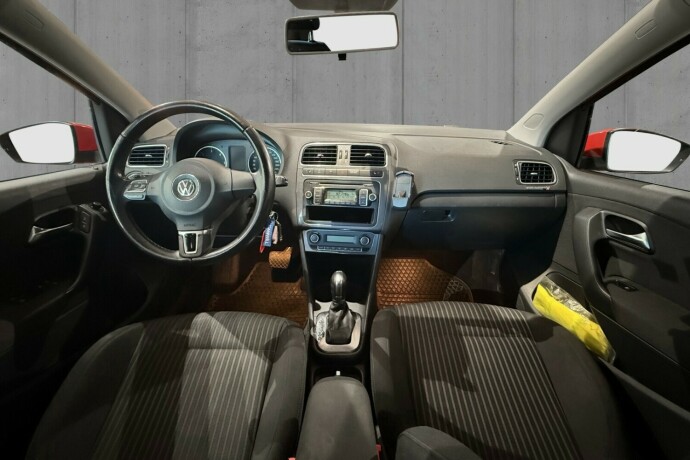 volkswagen-polo-diesel-2011-big-9