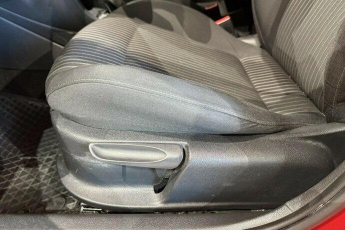 volkswagen-polo-diesel-2011-big-17