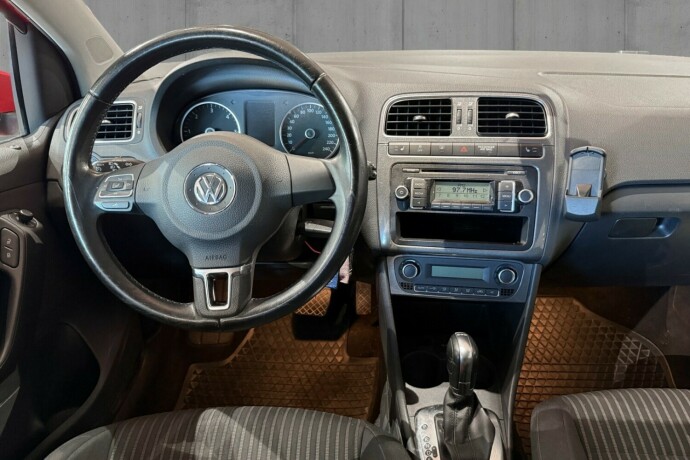 volkswagen-polo-diesel-2011-big-10