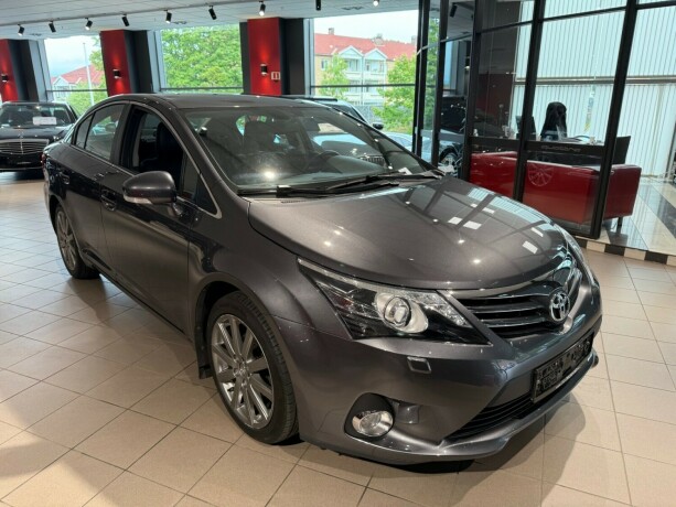 toyota-avensis-bensin-2014-big-6