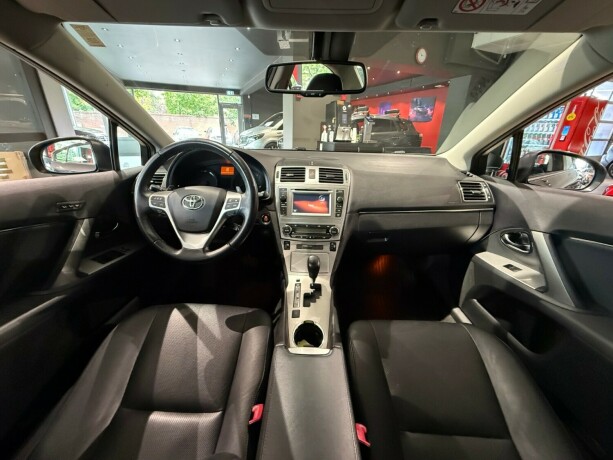 toyota-avensis-bensin-2014-big-13