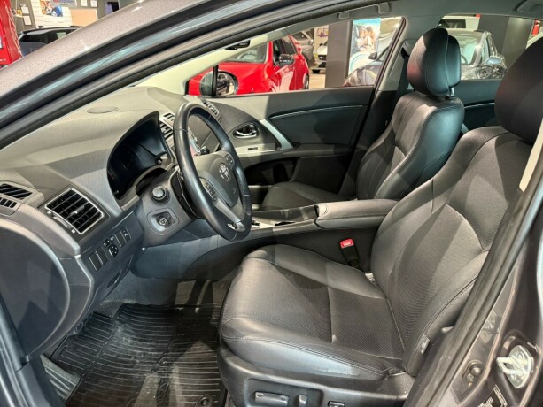 toyota-avensis-bensin-2014-big-11