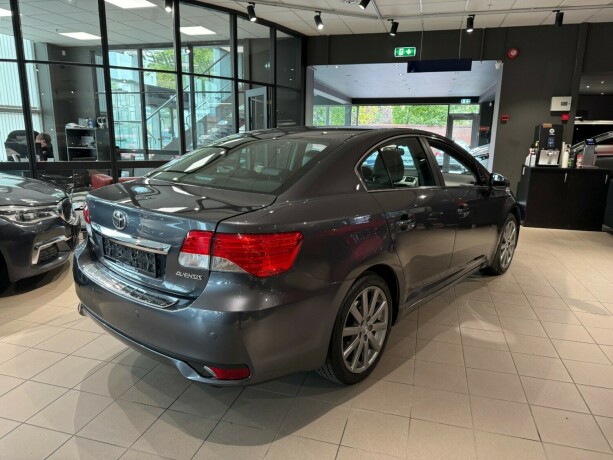 toyota-avensis-bensin-2014-big-8