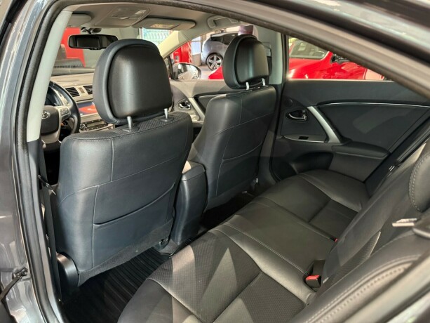 toyota-avensis-bensin-2014-big-14