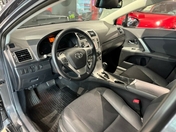 toyota-avensis-bensin-2014-big-10