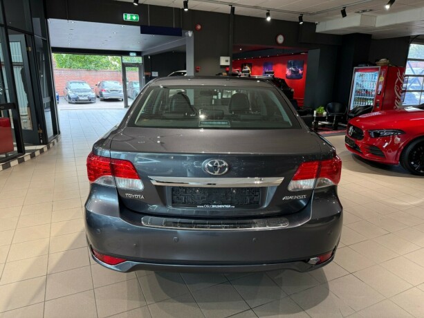 toyota-avensis-bensin-2014-big-3