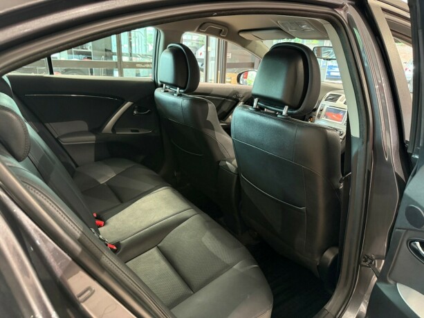 toyota-avensis-bensin-2014-big-17