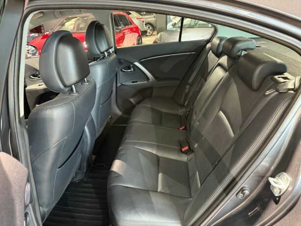 toyota-avensis-bensin-2014-big-9