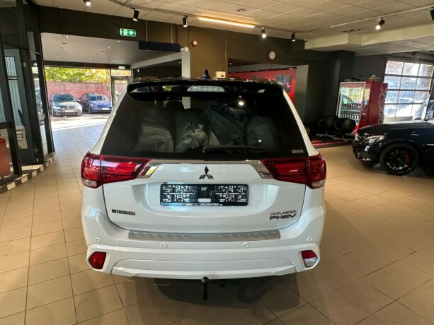 mitsubishi-outlander-elektrisitetbensin-2018-big-7