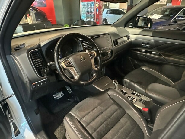 mitsubishi-outlander-elektrisitetbensin-2018-big-8