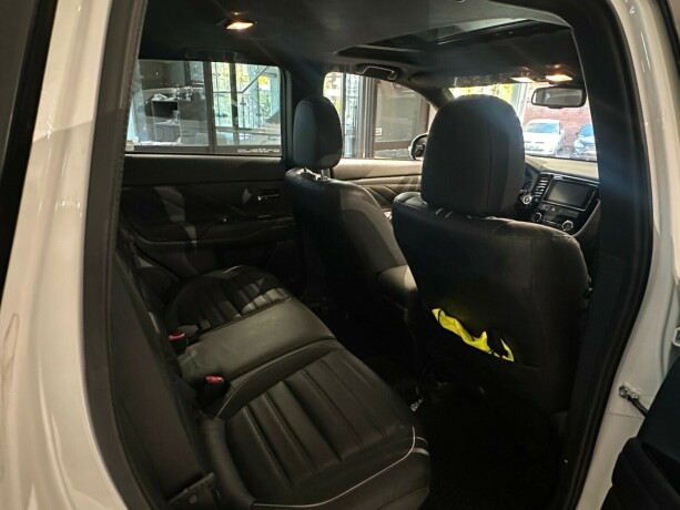 mitsubishi-outlander-elektrisitetbensin-2018-big-15