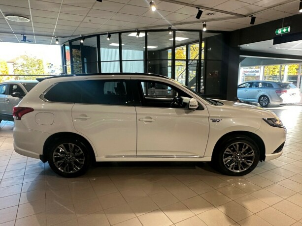 mitsubishi-outlander-elektrisitetbensin-2018-big-5