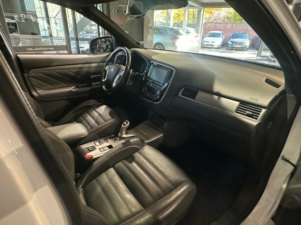 mitsubishi-outlander-elektrisitetbensin-2018-big-18