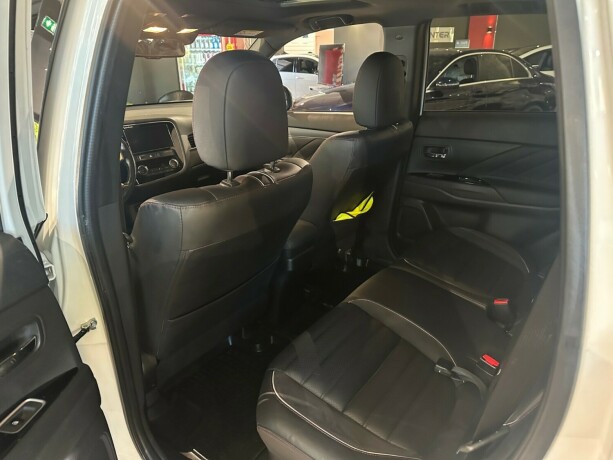 mitsubishi-outlander-elektrisitetbensin-2018-big-12