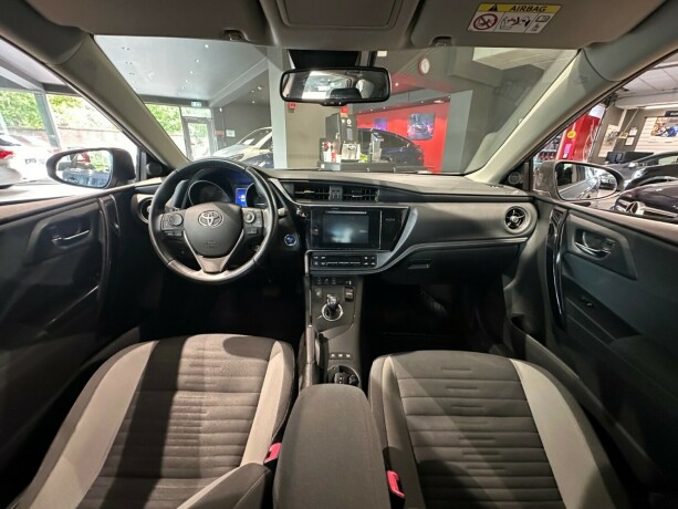 toyota-auris-elektrisitetbensin-2015-big-11