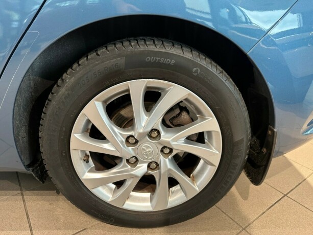 toyota-auris-elektrisitetbensin-2015-big-26