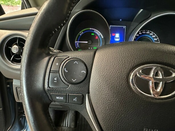 toyota-auris-elektrisitetbensin-2015-big-24