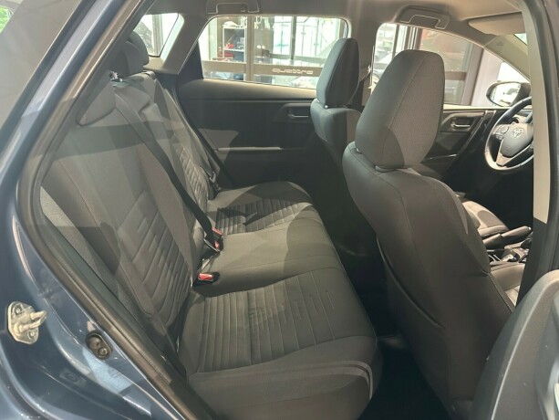 toyota-auris-elektrisitetbensin-2015-big-14