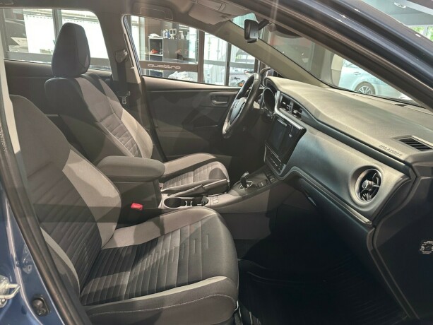 toyota-auris-elektrisitetbensin-2015-big-18