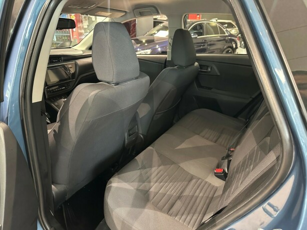 toyota-auris-elektrisitetbensin-2015-big-12