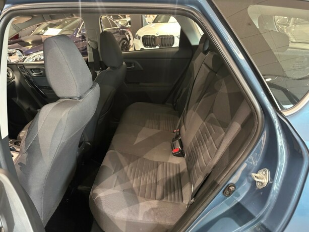 toyota-auris-elektrisitetbensin-2015-big-13