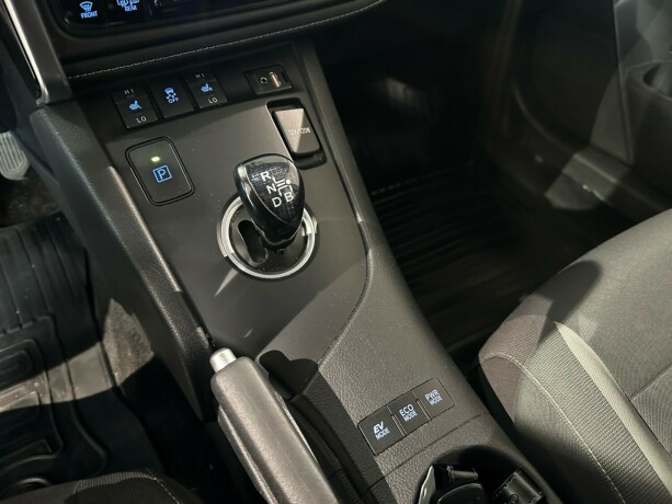 toyota-auris-elektrisitetbensin-2015-big-17