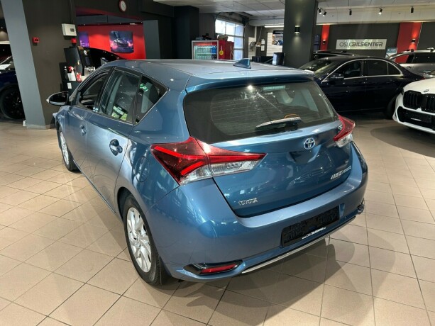 toyota-auris-elektrisitetbensin-2015-big-4