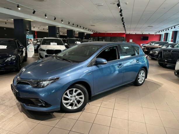 toyota-auris-elektrisitetbensin-2015-big-2