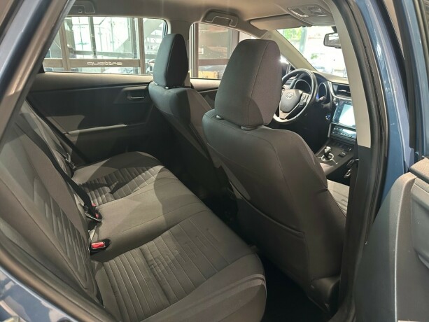 toyota-auris-elektrisitetbensin-2015-big-15