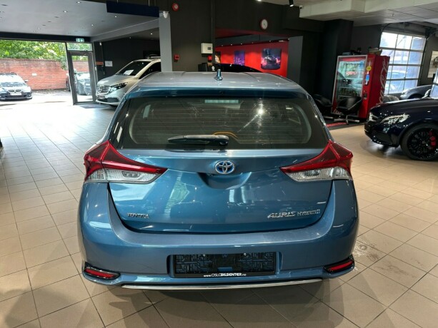 toyota-auris-elektrisitetbensin-2015-big-7