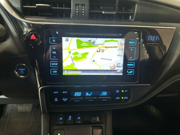 toyota-auris-elektrisitetbensin-2015-big-22