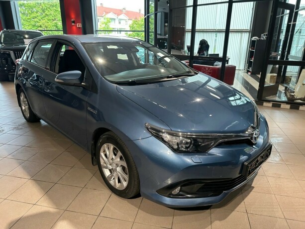 toyota-auris-elektrisitetbensin-2015-big-10