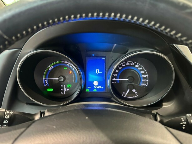 toyota-auris-elektrisitetbensin-2015-big-20