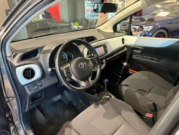 toyota-yaris-bensin-2013-big-10