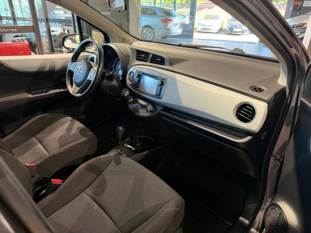 toyota-yaris-bensin-2013-big-15