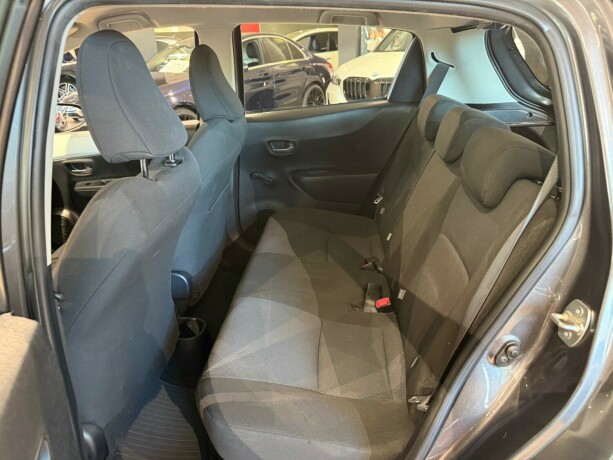 toyota-yaris-bensin-2013-big-9