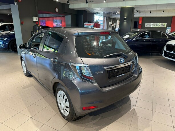 toyota-yaris-bensin-2013-big-4