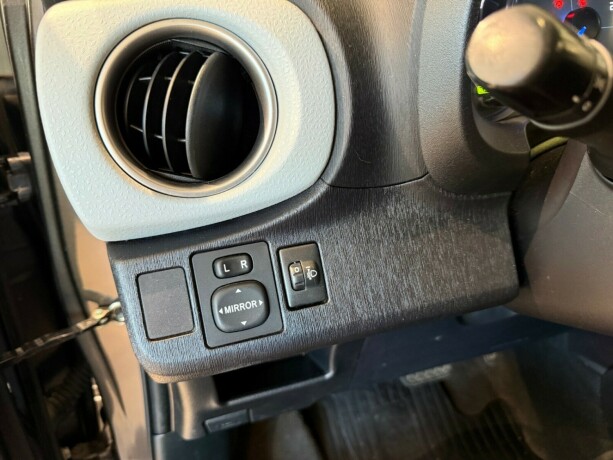 toyota-yaris-bensin-2013-big-25