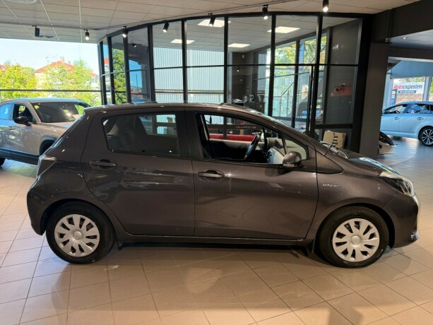 toyota-yaris-bensin-2013-big-7